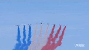 Frecce tricolori in volo su Parigi: in Francia si celebra la festa nazionale