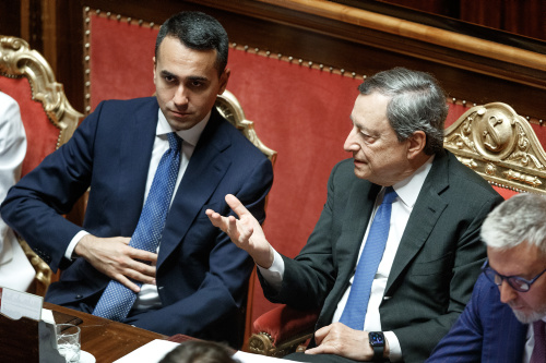 Il caffè di Draghi, i conciliaboli, i volti scuri. La giornata della crisi al Senato – FOTOGALLERY