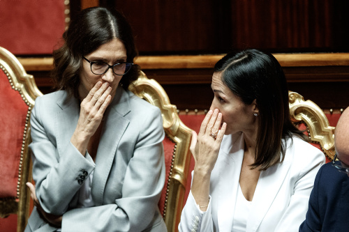 Il caffè di Draghi, i conciliaboli, i volti scuri. La giornata della crisi al Senato – FOTOGALLERY