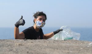 Mare: 19 milioni italiani ripuliscono le spiagge. Soprattutto giovani