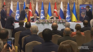 Ucraina, Kiev e Mosca firmano a Istanbul l’accordo sull’esportazione del grano