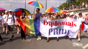 Ungheria, in migliaia sfilano al Pride di Budapest