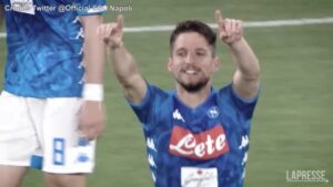 Calcio, il Napoli saluta Mertens dopo nove anni: “Grazie Dries”