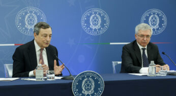Il Consiglio dei Ministri approva provvedimento urgente, stanziati oltre 14 miliardi per famiglie e imprese. Draghi torna a parlare: sarà autunno difficile