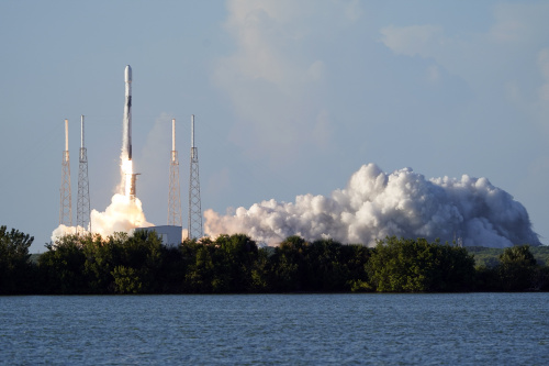 Cape Canaveral: la Corea del Sud lancia la sua prima sonda lunare SpaceX Falcon 9  – FOTOGALLERY