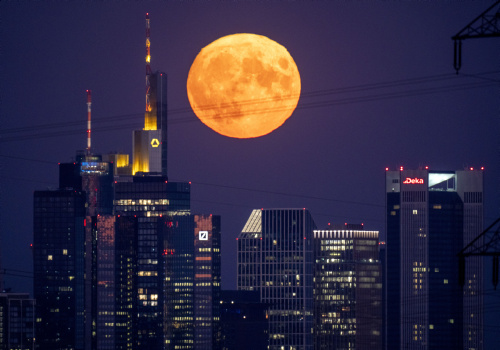 Superluna dello storione, l’ultima del 2022 con le immagini più belle dal mondo – FOTOGALLERY