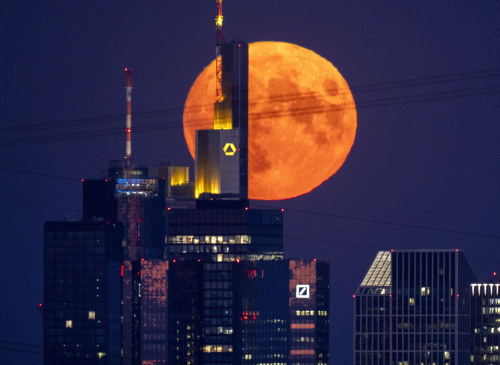 Superluna dello storione, l’ultima del 2022 con le immagini più belle dal mondo – FOTOGALLERY