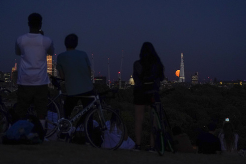 Superluna dello storione, l’ultima del 2022 con le immagini più belle dal mondo – FOTOGALLERY