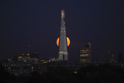 Superluna dello storione, l’ultima del 2022 con le immagini più belle dal mondo – FOTOGALLERY