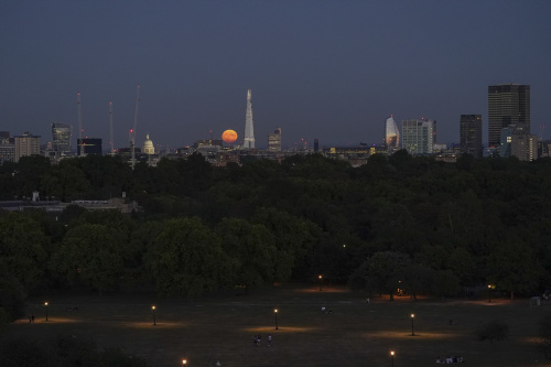 Superluna dello storione, l’ultima del 2022 con le immagini più belle dal mondo – FOTOGALLERY