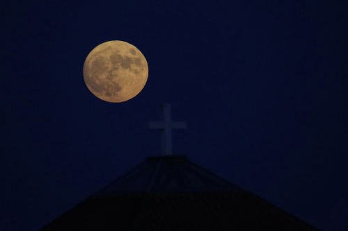 Superluna dello storione, l’ultima del 2022 con le immagini più belle dal mondo – FOTOGALLERY