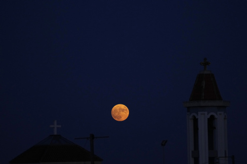 Superluna dello storione, l’ultima del 2022 con le immagini più belle dal mondo – FOTOGALLERY