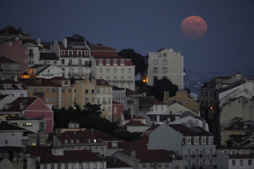 Superluna dello storione, l’ultima del 2022 con le immagini più belle dal mondo – FOTOGALLERY