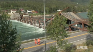 Norvegia: crolla ponte nel Sud del Paese, salvati conducenti di due mezzi