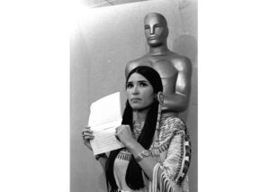 Premio Oscar, le scuse dell’Academy all’indiana ‘Piccola Piuma’: “Abusi ingiustificabili”