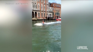 Wakeboard sul Canal Grande a Venezia