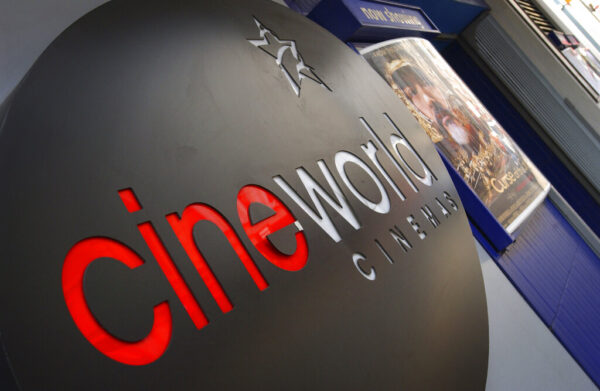 Cineworld, la società britannica valuta la possibilità di dichiarare bancarotta