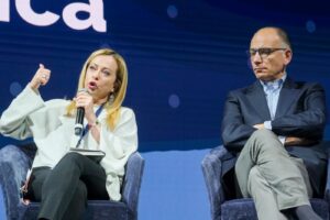 Elezioni, Agcom vieta duello tv tra Letta e Meloni: “Un solo confronto a due non rispetta la par condicio”