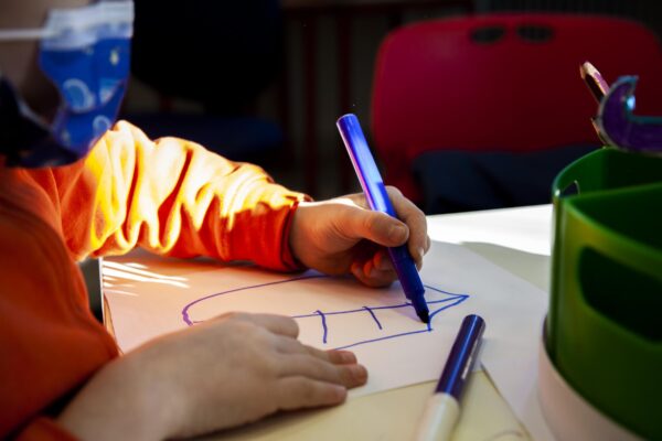 Covid, le misure per il rientro a scuola: fine dell’obbligo di mascherina