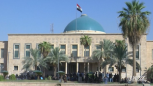 Iraq, i sostenitori di al-Sadr fanno irruzione nel palazzo presidenziale