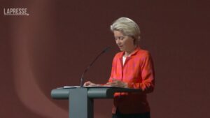 Von der Leyen: “L’era dei combustibili fossili russi sta per finire”