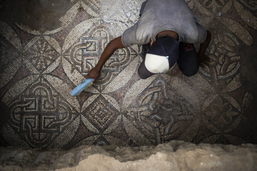 Trovato un raro mosaico bizantino nella Striscia di Gaza