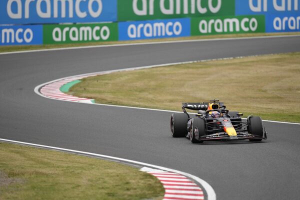 GP Giappone, pole a Verstappen davanti a Perez: quarto Sainz