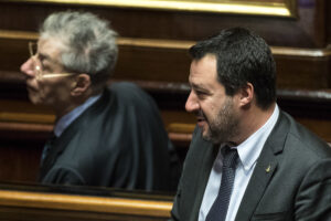 Lega, l’affondo di Bossi: “Serve un nuovo leader”