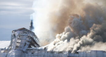 Danimarca, a fuoco Vecchia Borsa di Copenaghen