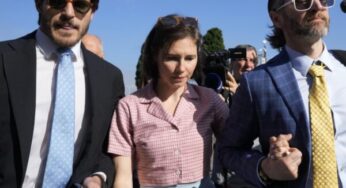 Omicidio Meredith Kercher, Amanda Knox condannata a tre anni per calunnia a Lumumba
