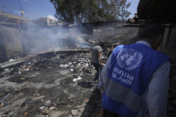 Gaza, raid israeliano su una scuola a Nuseirat: almeno 30 morti